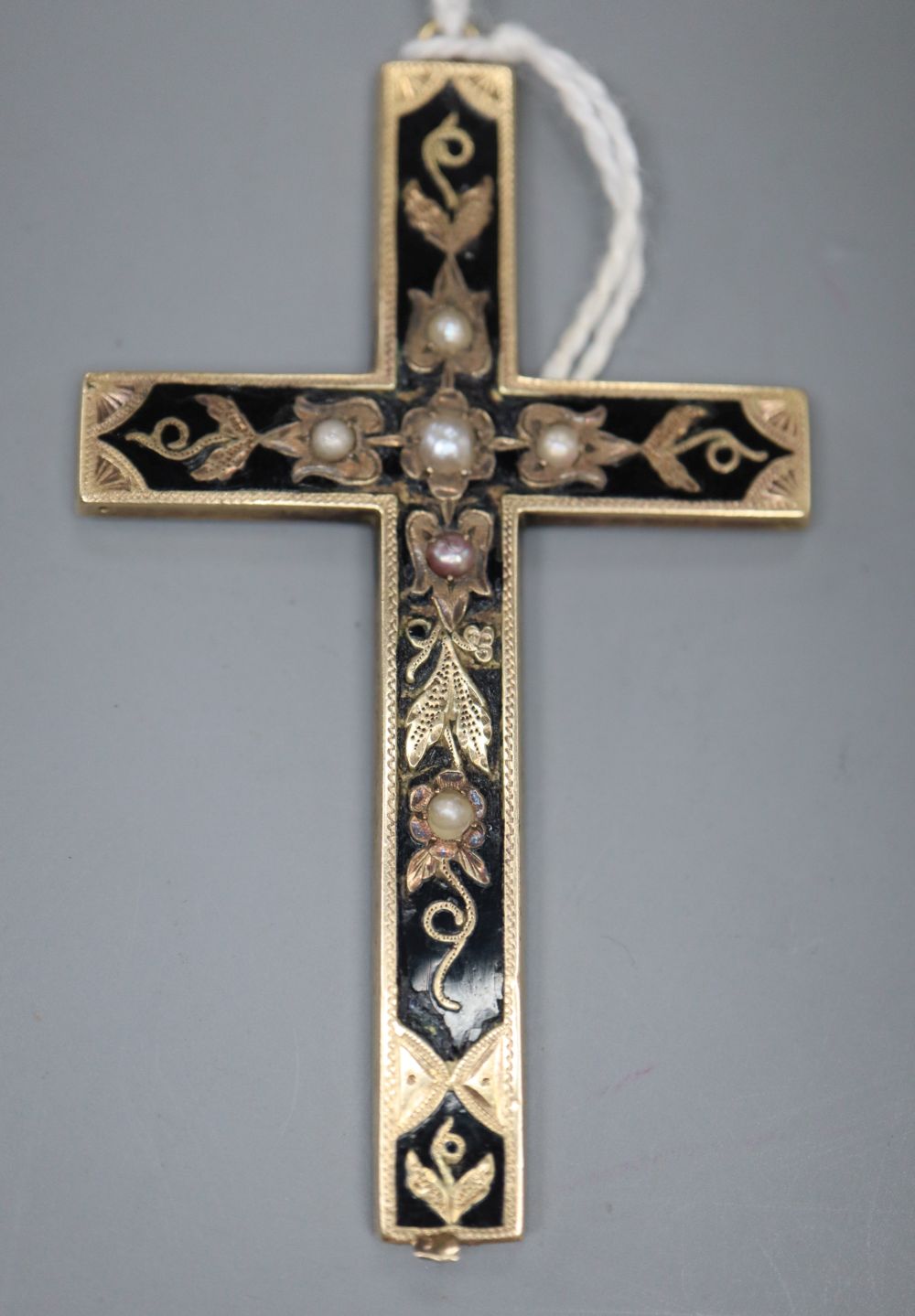 A Victorian yellow metal, black enamel and split pearl set mourning cross pendant, 57mm, gross 3.3 grams.